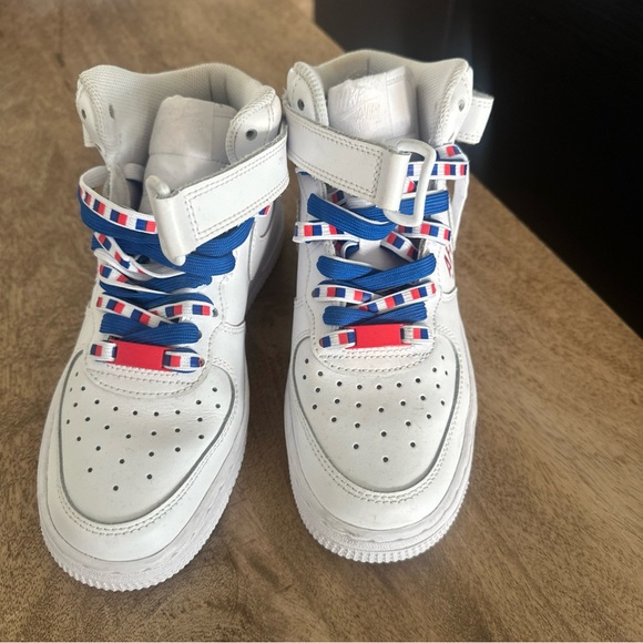 AF1 Kids White and Red High-Top Sneakers - Picture 3 of 3